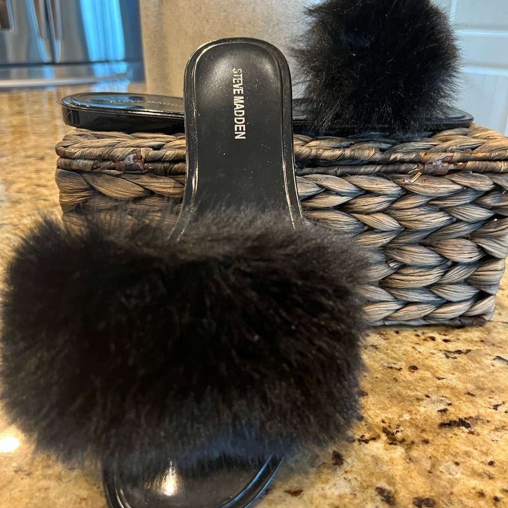 Steve Madden Women's Black Fluffy Slippers